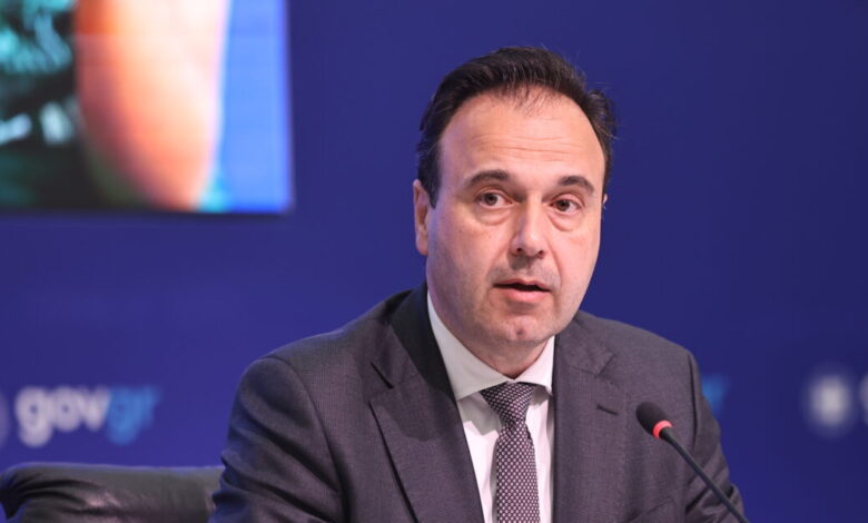 Δημήτρης-Παπαστεργίου:-Υψηλά-πρόστιμα-στις-πλατφόρμες-που-δεν-θα-συμμορφωθούν-με-το-μπλόκο-στα-social-media-για-ανηλίκους