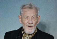 Ο-Ίαν-ΜακΚέλεν-αποθεώνει-τον-Τζόνι-Ντεπ-μετά-τη-συνεργασία-τους-στο-«ebenezer:-a-christmas-carol»