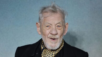 Ο-Ίαν-ΜακΚέλεν-αποθεώνει-τον-Τζόνι-Ντεπ-μετά-τη-συνεργασία-τους-στο-«ebenezer:-a-christmas-carol»