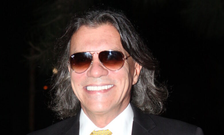 Ηλίας-Ψινάκης:-Γενέθλια-με-τα-κεράκια-στην-τούρτα-να-ξεγελούν-για-την-ηλικία-του-–-«Σας-ευχαριστώ-για-όλα»