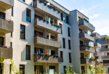 Ακίνητα:-Ο-πόλεμος-απειλεί-με-νέες-αυξήσεις-τιμών-σε-παλαιά-και-νεόδμητα-–-Έχουν-πάρει-«φωτιά»-τα-οικοδομικά-υλικά