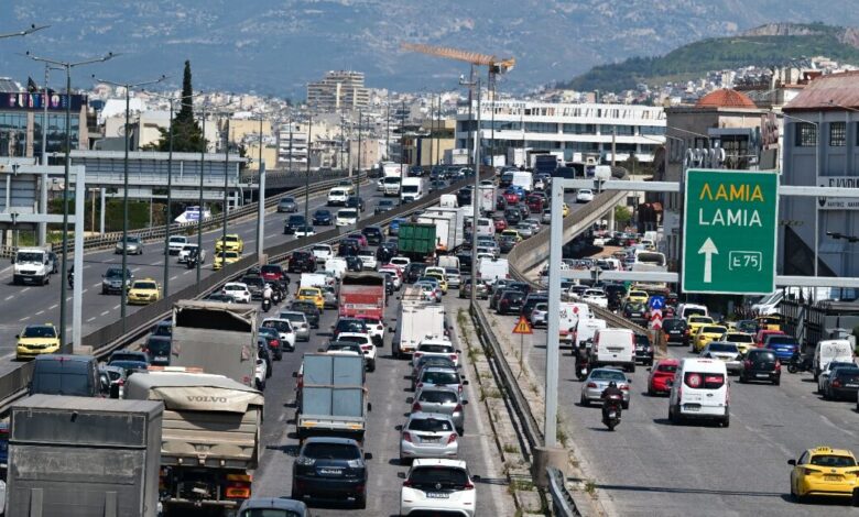 Κίνηση-στους-δρόμους:-Σημειωτόν-στον-Κηφισό,-45λεπτες-καθυστερήσεις-στην-Αττική-Οδό-λόγω-της-εξόδου-για-το-Πάσχα