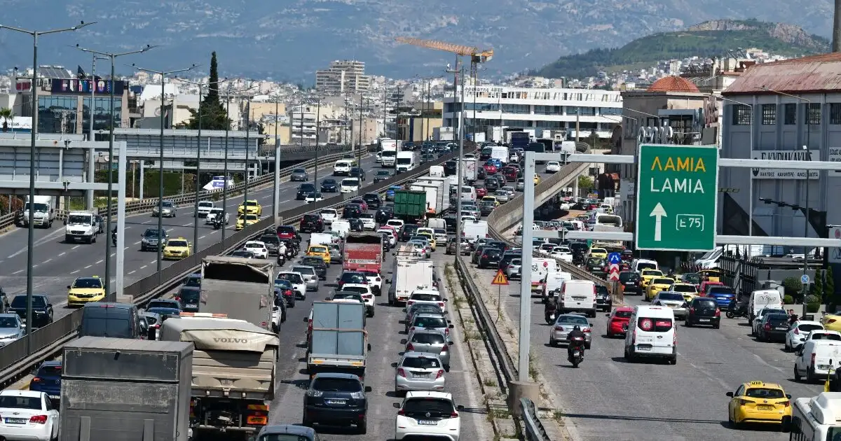 Κίνηση-στους-δρόμους:-Σημειωτόν-στον-Κηφισό,-45λεπτες-καθυστερήσεις-στην-Αττική-Οδό-λόγω-της-εξόδου-για-το-Πάσχα