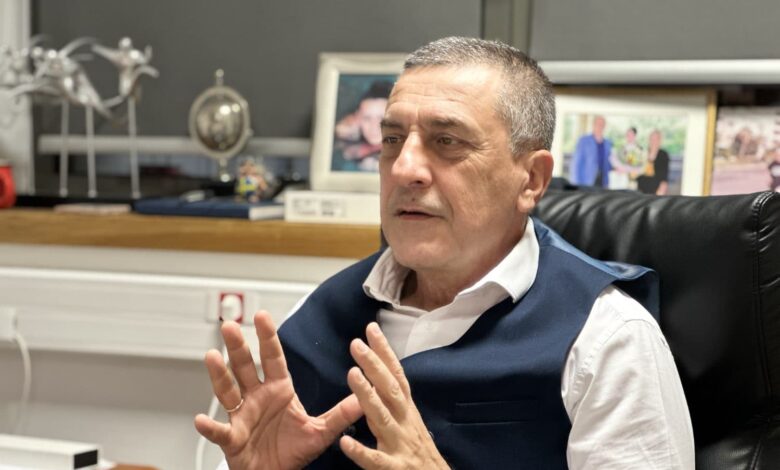 Αινιγματικός-Κουρέτας-…