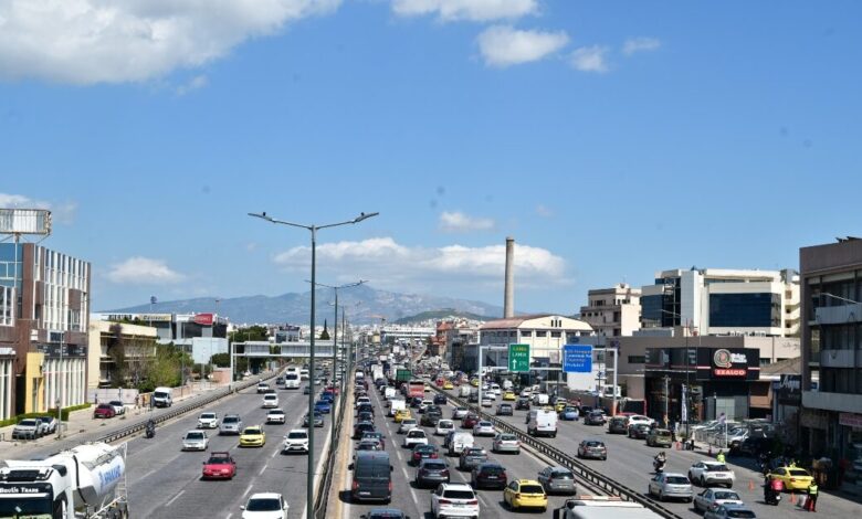 Κίνηση:-Αδειάζει-η-Αθήνα-για-το-Πάσχα-–-Μεγάλη-έξοδος-εκδρομέων-με-μποτιλιάρισμα-σε-δρόμους,-λιμάνια-και-ΚΤΕΛ