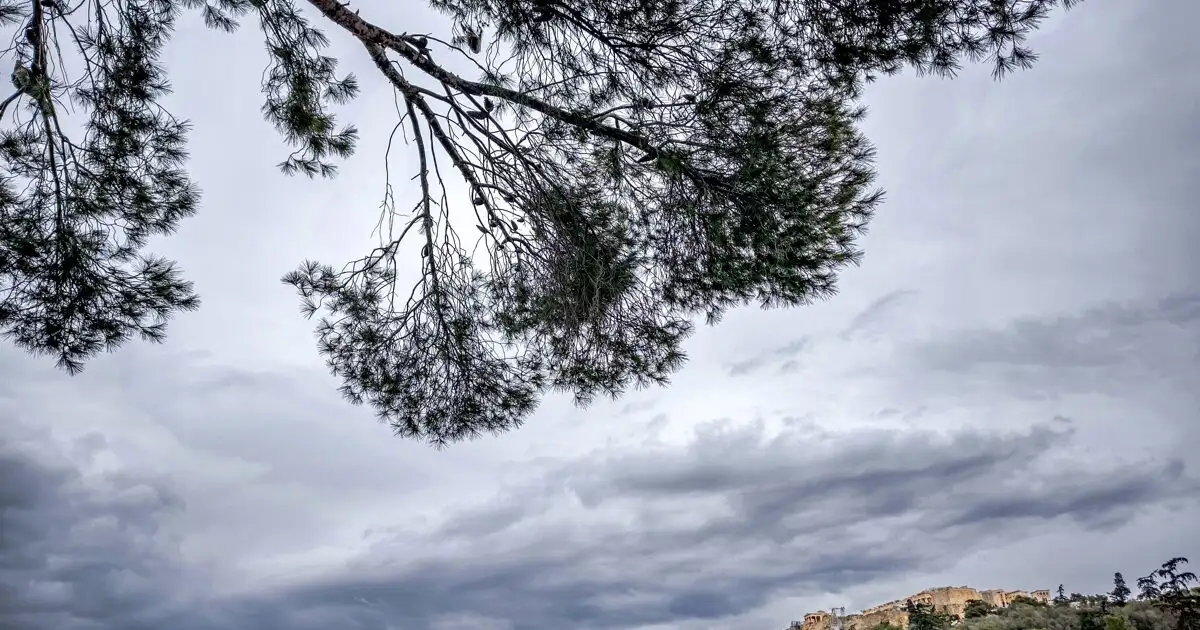 Καιρός-αύριο:-Συννεφιά-και-τοπικές-βροχές-σε-διάφορες-περιοχές-–-Μικρή-πτώση-της-θερμοκρασίας