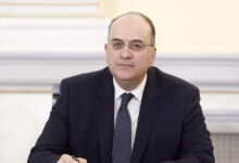 «Πόλεμος»-Λαζαρίδη-–-ΠΑΣΟΚ-για-τα-προσόντα-του-υφυπουργού:-«Λειτουργείτε-ως-ουρά-του-Πολάκη-και-του-Κασσελάκη»,-«Ο-Μητσοτάκης-οφείλει-να-τον-αποπέμψει»