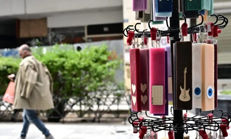 Εορταστικό-ωράριο-Πάσχα-2026:-Πώς-θα-λειτουργήσουν-τα-καταστήματα-σήμερα-Μ.-Παρασκευή