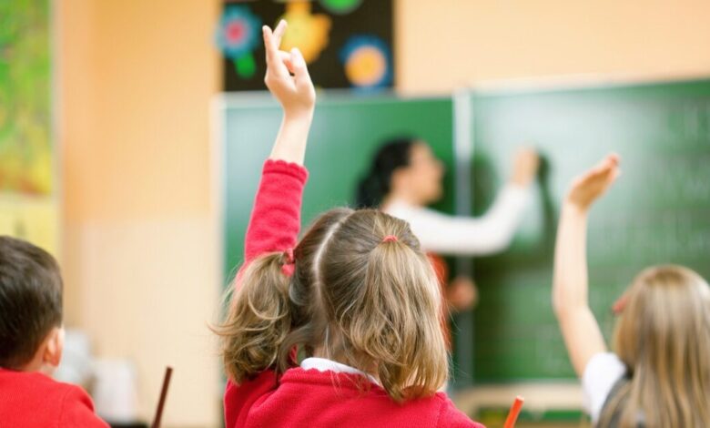 Πότε-ανοίγουν-τα-σχολεία-μετά-το-Πάσχα-–-Όλες-οι-αργίες-του-2026