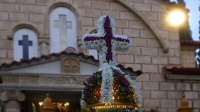 Μεγάλη-Παρασκευή:-Η-Ακολουθία-των-Μεγάλων-Ωρών,-η-Αποκαθήλωση-και-ο-Επιτάφιος-Θρήνος