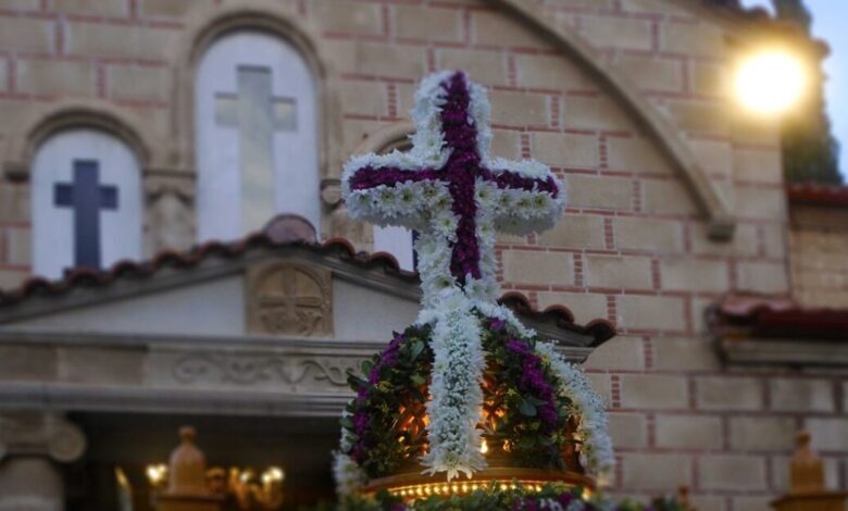 Μεγάλη-Παρασκευή:-Η-Ακολουθία-των-Μεγάλων-Ωρών,-η-Αποκαθήλωση-και-ο-Επιτάφιος-Θρήνος