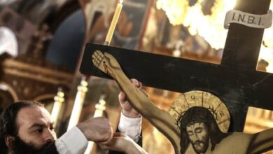 Μεγάλη-Παρασκευή:-Αποκαθήλωση-και-Επιτάφιος-–-Κορύφωση-του-Θείου-Δράματος