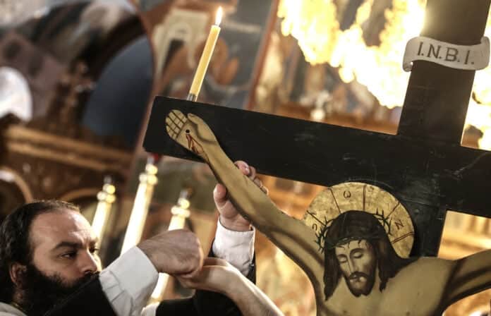 Μεγάλη-Παρασκευή:-Αποκαθήλωση-και-Επιτάφιος-–-Κορύφωση-του-Θείου-Δράματος