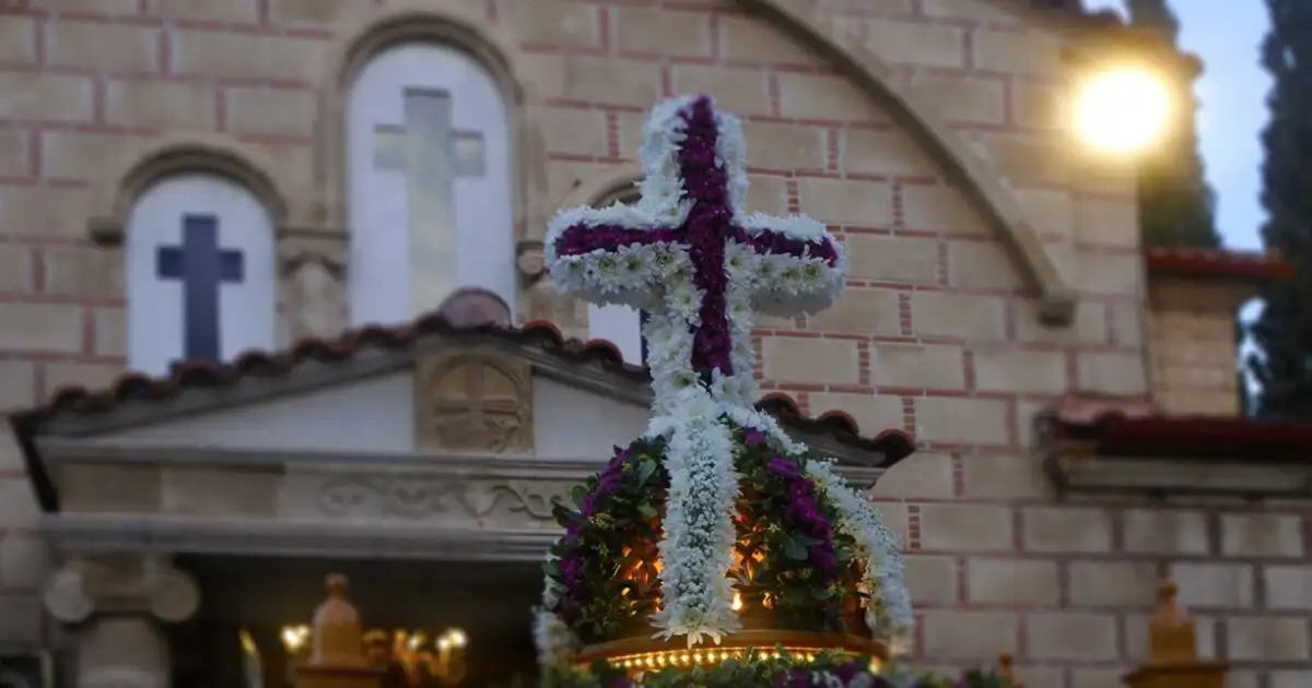 Μεγάλη-Παρασκευή:-Η-Ακολουθία-των-Μεγάλων-Ωρών,-η-Αποκαθήλωση-και-ο-Επιτάφιος-Θρήνος