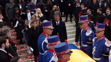 Μιρτσέα-Λουτσέσκου:-Βουβός-πόνος-για-Ραζβάν-Λουτσέσκου,-το-τελευταίο-«αντίο»-στον-θρυλικό-προπονητή-της-Ρουμανίας