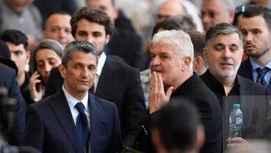 Μιρτσέα-Λουτσέσκου:-Με-επικεφαλής-τον-Νίκο-Σαββίδη-η-αντιπροσωπεία-του-ΠΑΟΚ-στην-κηδεία-του-πατέρα-του-Ραζβάν-Λουτσέσκου