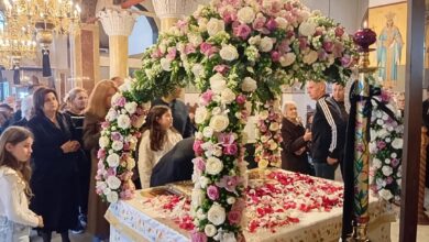 Συρροή-πιστών-στους-επιτάφιους-των-Τρικάλων-για-να-τιμήσουν-την-κορύφωση-του-Θείου-Δράματος