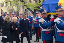 Ο-Ραζβάν-Λουτσέσκου-«λύγισε»-στον-επικήδειο-του-πατέρα-του,-Μιρτσέα:-«Ελπίζω-να-είσαι-περήφανος-για-μένα»