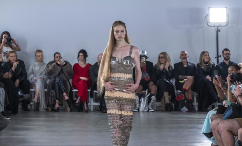 Η-τρανς-κόρη-του-Έλον-Μασκ-για-την-παιδική-της-ηλικία:-«Πιστεύεις-ότι-το-αξίζεις-ενώ-άλλοι-κοιμούνται-στον-δρόμο»