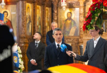 Ράγισε-καρδίες-ο-Ραζβάν-Λουτσέσκου-στον-επικήδειο-για-τον-πατέρα-του,-Μιρτσέα:-«Ήταν-μαχητής,-πάλεψε,-νίκησε,-έχασε»