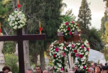 Σε-κλίμα-κατάνυξης-η-μοναδική-περιφορά-του-επιταφίου-μέσα-στο-Α’-Νεκροταφείο-Αθηνών