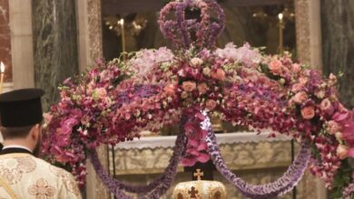 Σε-κλίμα-κατάνυξης-η-Ακολουθία-του-Επιτάφιου-Θρήνου-στη-Μητρόπολη-Αθηνών