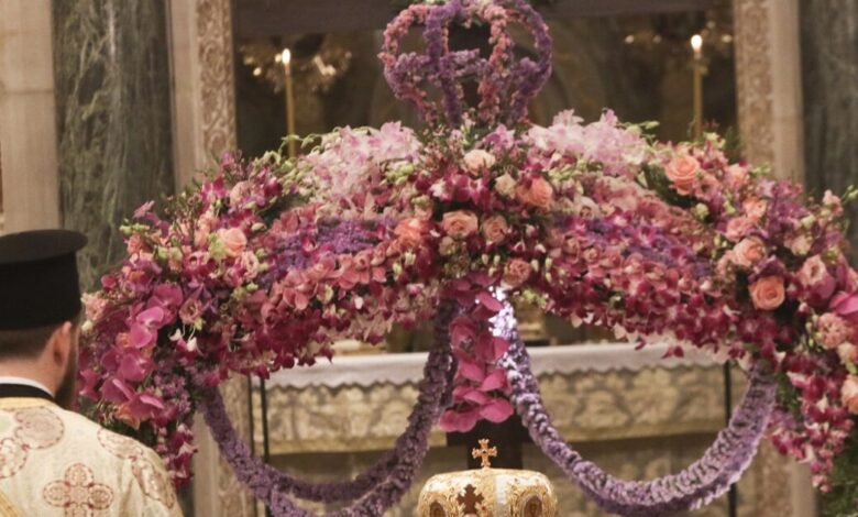 Σε-κλίμα-κατάνυξης-η-Ακολουθία-του-Επιτάφιου-Θρήνου-στη-Μητρόπολη-Αθηνών