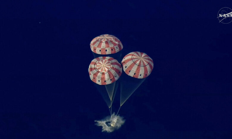 artemis-ii:-Επέστρεψαν-στη-γη-οι-4-αστροναύτες-μετά-το-ιστορικό-ταξίδι-στη-Σελήνη-–-Δείτε-βίντεο-και-φωτογραφίες