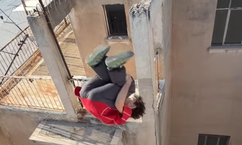 Γάλλος-αθλητής-του-παρκούρ-έγινε-viral-με-ανατριχιαστικά-άλματα-σε-ταράτσες-της-Αθήνας