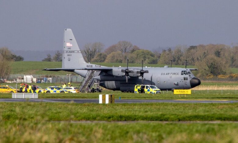 Ιρλανδία:-Άνδρας-εισέβαλε-σε-αεροδρόμιο-και-προκάλεσε-ζημιές-σε-αμερικανικό-c130-με-τσεκούρι
