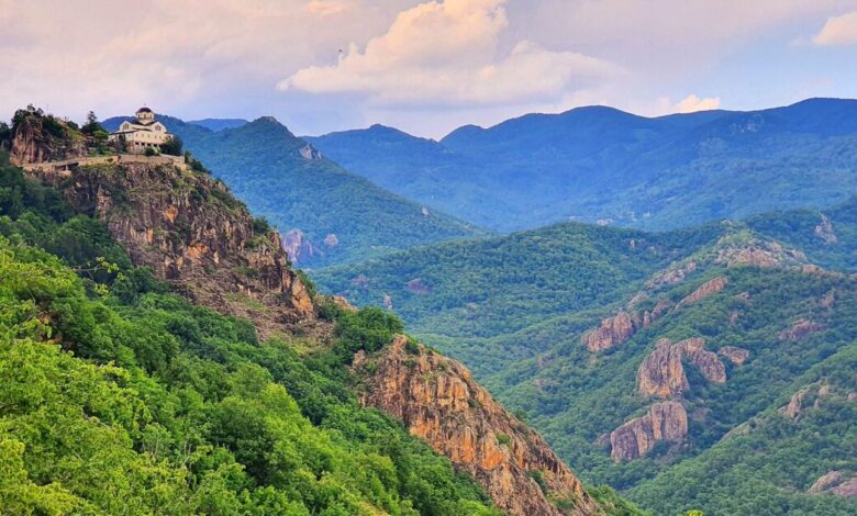 Πάσχα-σε-τόπους-κατάνυξης-και-φυσικής-ομορφιάς-της-Βόρειας-Ελλάδας-–-Εκκλησίες-και-μοναστήρια-γεμάτα-ιστορία