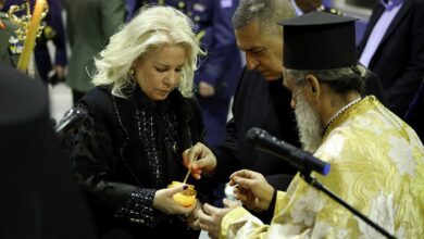Άφιξη-Αγίου-Φωτός-στη-Νέα-Αγχίαλο-με-Κουρέτα