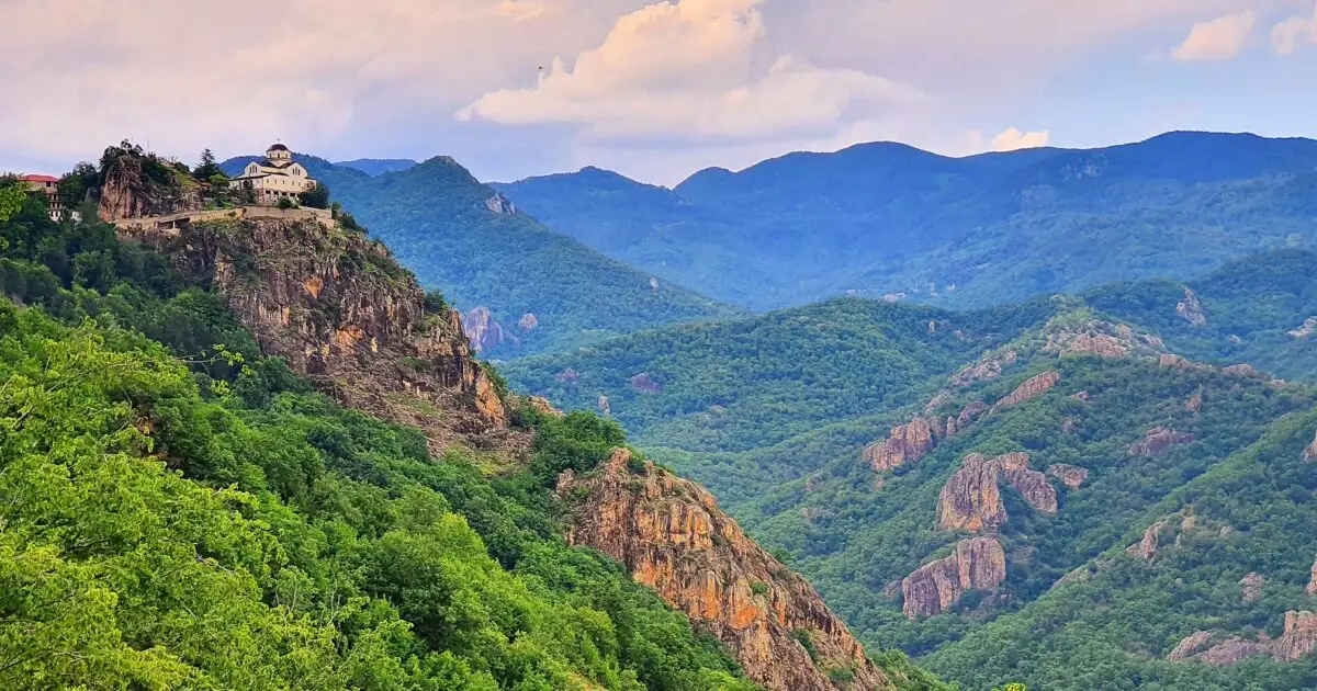Πάσχα-σε-τόπους-κατάνυξης-και-φυσικής-ομορφιάς-της-Βόρειας-Ελλάδας-–-Εκκλησίες-και-μοναστήρια-γεμάτα-ιστορία