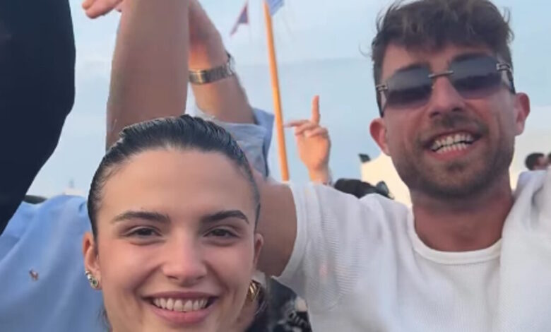 Η-Κατερίνα-Λιόλιου-τραγουδάει-τον-«Λογαριασμό»-σε-γνωστό-μαγαζί-της-Νάουσας-στην-Πάρο