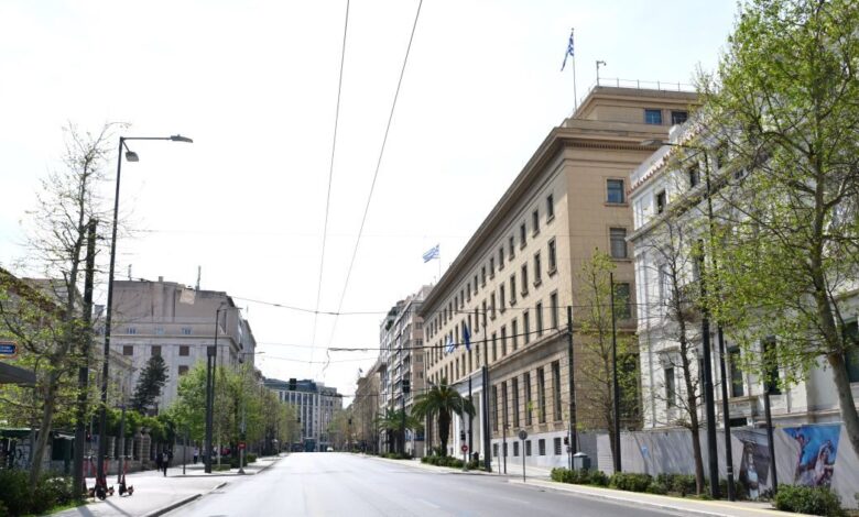 Πάσχα:-Άδεια-πόλη-η-Αθήνα,-μόνο-τουρίστες-κυκλοφορούν-στους-δρόμους-–-Δείτε-φωτογραφίες