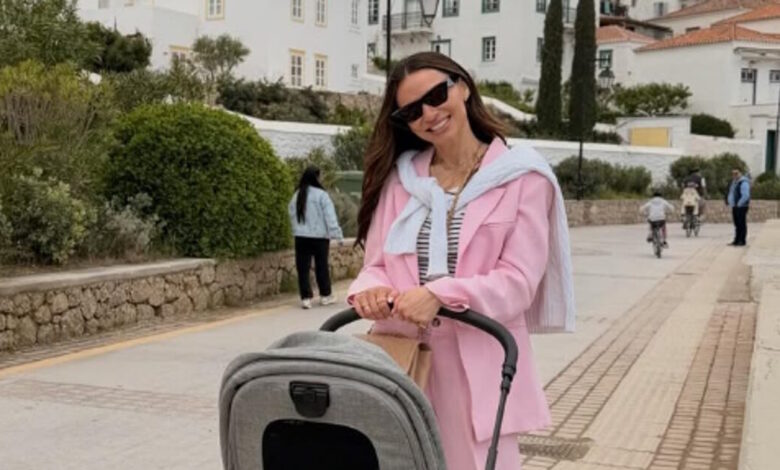 Ελένη-Τσολάκη:-Η-πασχαλινή-βόλτα-με-τη-μικρή-της-κόρη-και-το-«ευχαριστώ»-για-τις-ευχές-για-τα-γενέθλιά-της