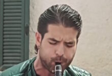 Ο-Άρης-Μουγκοπέτρος-παίζει-κλαρίνο-ένα-χρόνο-μετά-τον-σοβαρό-τραυματισμό-του-από-κροτίδα-–-«Εδώ-είμαι-πάλι»