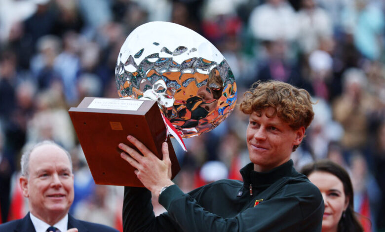 Ο-Γιανίκ-Σίνερ-νίκησε-τον-Κάρλος-Αλκαράθ-στο-Μόντε-Κάρλο-και-ανέβηκε-στην-κορυφή-της-παγκόσμιας-κατάταξης