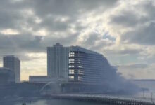 Μαϊάμι:-Η-στιγμή-που-διάσημο-ξενοδοχείο-23-ορόφων-κατεδαφίζεται-και-γίνεται-σκόνη-μέσα-σε-λίγα-δευτερόλεπτα