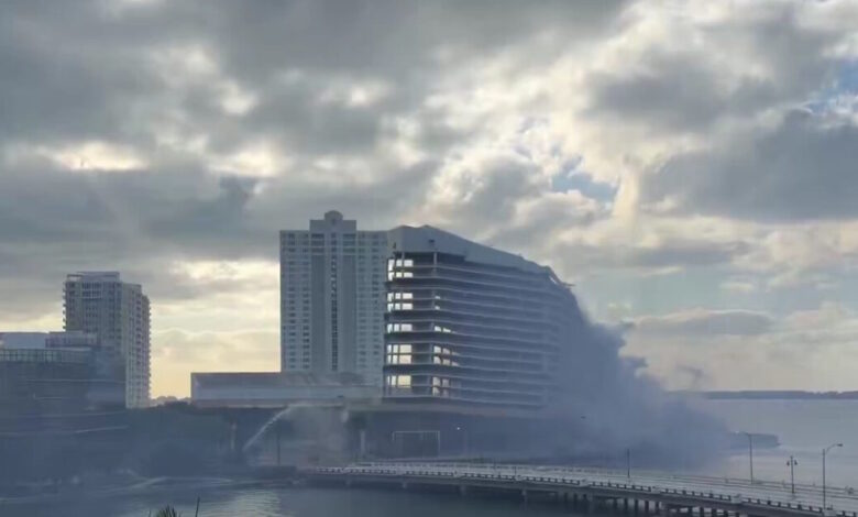 Μαϊάμι:-Η-στιγμή-που-διάσημο-ξενοδοχείο-23-ορόφων-κατεδαφίζεται-και-γίνεται-σκόνη-μέσα-σε-λίγα-δευτερόλεπτα