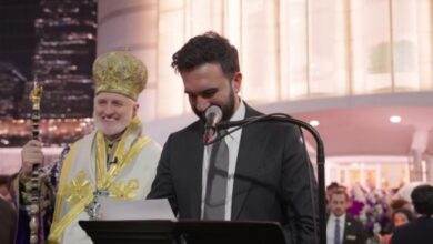 Νέα-Υόρκη:-Η-ευχή-του-Ζοράν-Μαμντάνι-στα-ελληνικά-για-«Καλή-Ανάσταση»-και-το-«ουάου»-του-Αρχιεπισκόπου-Αμερικής-Ελπιδοφόρου