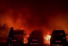 Ηράκλειο:-Φωτιά-σε-χώρο-με-ενοικιαζόμενα-αυτοκίνητα-–-Ζημιές-σε-18-οχήματα,-δείτε-βίντεο