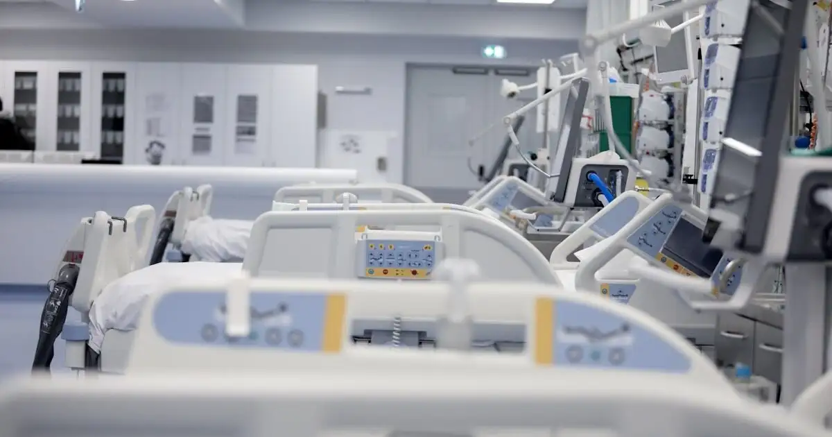 Κορινθία:-Ακρωτηριάστηκε-το-δάχτυλο-19χρονου-από-σαΐτα-–-Τραυματίστηκε-στο-μάτι-ο-φίλος-του