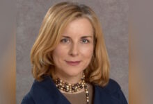 Καθηγήτρια-στο-Κολούμπια-κατηγορείται-για-απάτη-1,3-εκατ.-δολαρίων-–-Έκανε-σχέση-με-ηλικιωμένο-για-να-της-αγοράσει-σπίτι-στην-Αθήνα