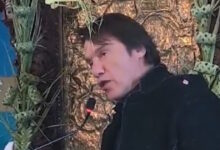 Στράτος-Τζώρτζογλου:-Απήγγειλε-το-«Πιστεύω»-μπροστά-στον-ιερέα-που-τον-βοήθησε-στη-μάχη-με-την-κατάθλιψη