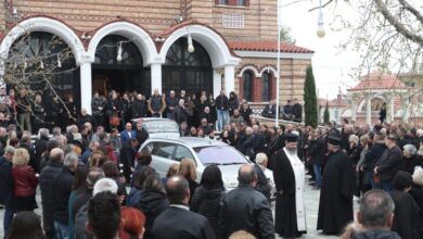 Κηδεία-Στέφανου-Μπορμπόκη:-Συγκίνηση-στο-τελευταίο-«αντίο»-στον-παλαίμαχο-ποδοσφαιριστή
