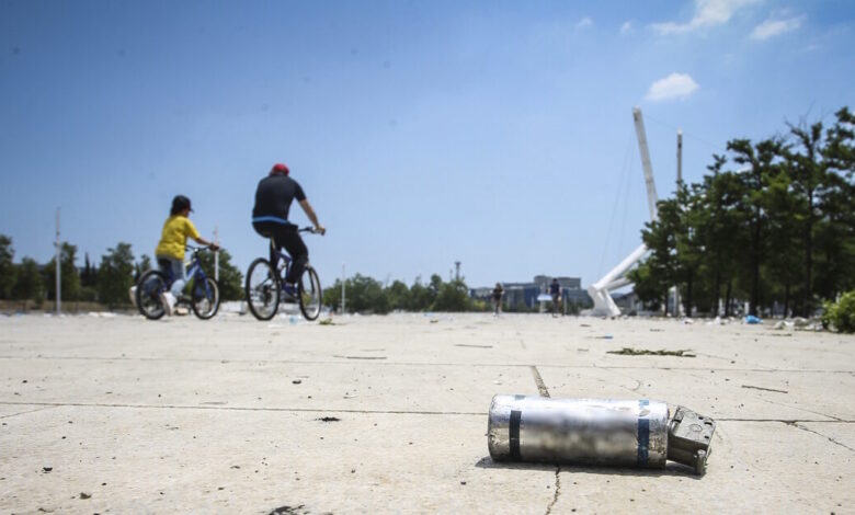Μενίδι:-«Υπήρχε-μια-αναμμένη-κροτίδα-και-πήγε-να-βάλει-επιπλέον-μπαρούτι»-αποκαλύπτει-ο-αδερφός-του-14χρονου-που-τραυματίστηκε-στο-χέρι