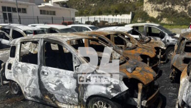 Ηράκλειο:-Εικόνες-καταστροφής-από-την-φωτιά-σε-χώρο-με-ενοικιαζόμενα-αυτοκίνητα-–-Κάηκαν-σχεδόν-τα-μισά