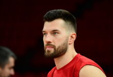 Ο-Ολυμπιακός-έκοψε-τούρτα-στην-προπόνηση-για-τον-Άλεκ-Πίτερς