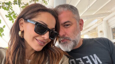 Δέσποινα-Βανδή-–-Βασίλης-Μπισμπίκης:-Η-πασχαλινή-τους-εξόρμηση-στην-Κρήτη-και-οι-ηλιοθεραπείες-στην-παραλία